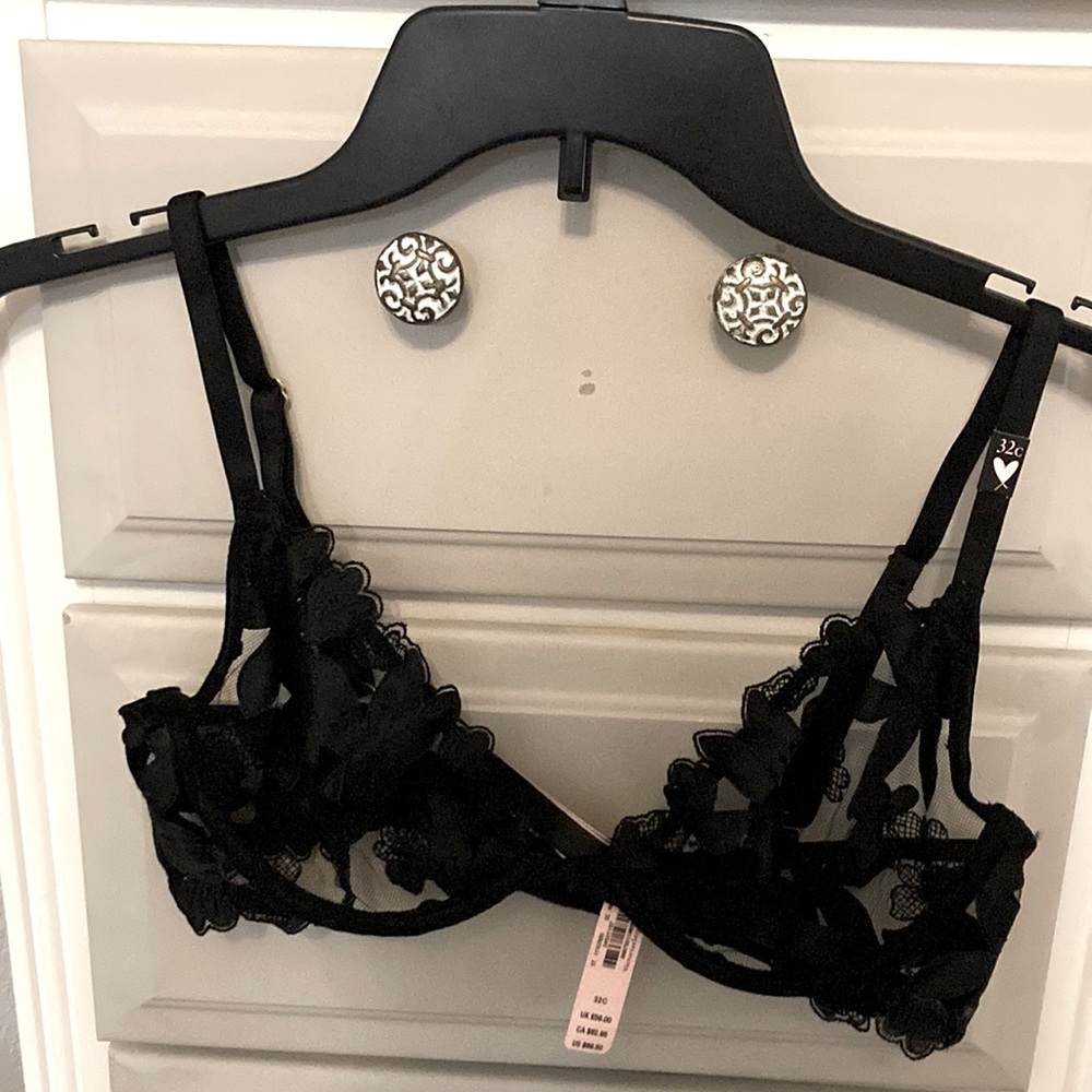 Beautiful sexy sheer with flowers Victoria secret bra! Size 32C